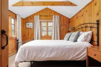 Sleeps 16+Hottub+Sauna+Pet Friendly+7 Min to Skiing