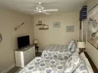 Newly renovated condo with golf cart included,  in Bahama Bch Club, Treasure Cay 酒店