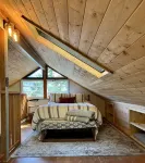 Salish Sunset Cabin/Oceanfront in Private Forest Hotels near Swartz Bay Terminal
