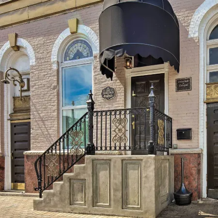 Vintage Apartment in Historic Downtown la Porte! Отели в г. Ла-Порт