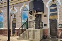 Vintage Apartment in Historic Downtown la Porte!