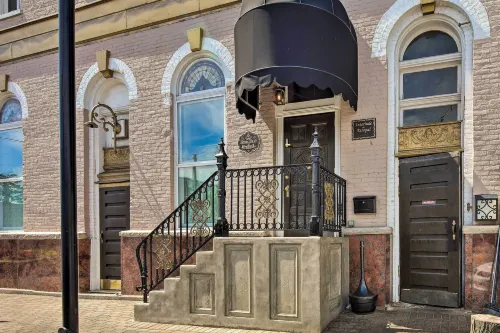 Vintage Apartment in Historic Downtown la Porte!