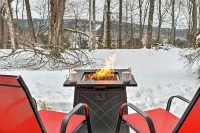 Hartford Escape w/ Fire Pit ~ 3 Mi to Ski & Golf! - Wifi