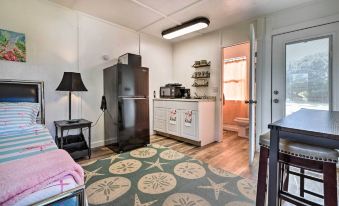 Flirty Flamingo Studio 1 Mi to Canyon Lake