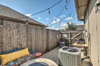 Gorgeous College Station Townhome w/ Patio! - Apartments