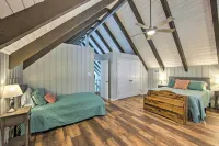 Brookeland Resort Cabin w/ Golf + Lake Access - Parkplatz
