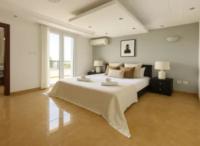 Spacieux Appartement à Hydra Hotels near Mestranim