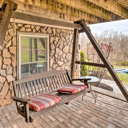 Bristol Escape w/ Patio, 2 Mi to Downtown!