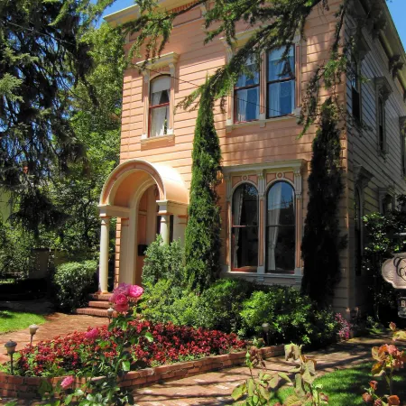 Camellia Inn