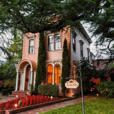 Camellia Inn