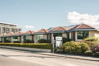 Blue Peaks Lodge Hotels near Rees Street
