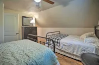 Peaceful Broken Bow Cottage w/ Fire Pit! - balcony