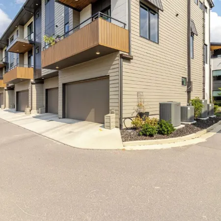 Southside Charmer, 5 min to Downtown!