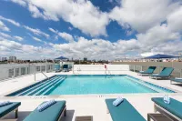 Penguin Hotel - Rooftop Pools