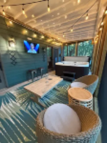 Boutique Chalet - Hiking, Hot Tub, Sauna, Fire Pit, Pizza Oven & Gameroom