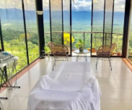 Mountain Top Park Hotel Hotels in Quepos