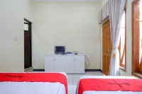 RedDoorz near Desa Wisata Tambi Dieng - 2-Star