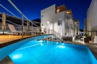 Deluxe Hotel Santorini