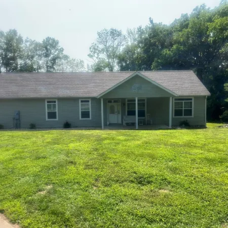 Lake Barkley, Cadiz, KY Lakefront 3 bedroom with AC, Private dock and slip