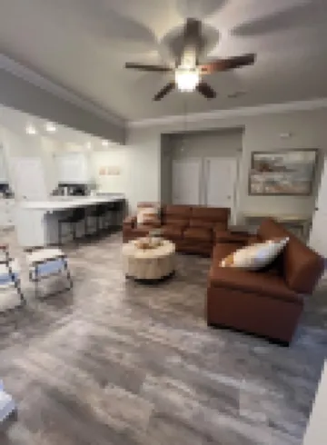 Tranquil 3-bedroom barn right next to Lake Tenkiller in Vian with WiFi, AC