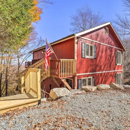 Mtn-View Cabin w/ Deck, 2 Mi to Beech Mtn Slopes!