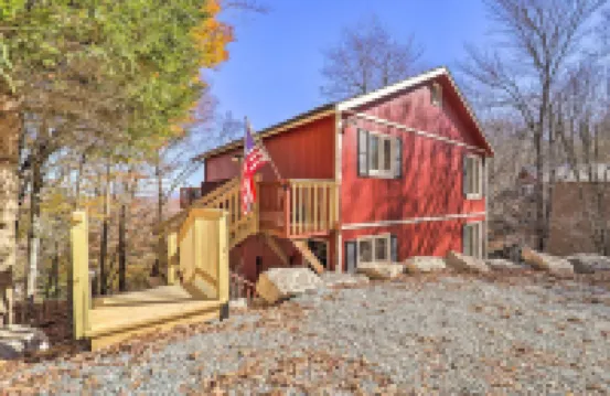 Mtn-View Cabin w/ Deck, 2 Mi to Beech Mtn Slopes!