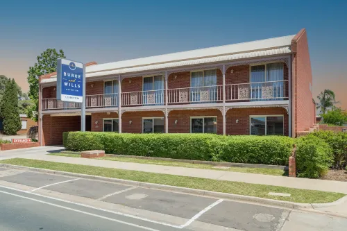 Burke and Wills Motor Inn Swan Hill - parking