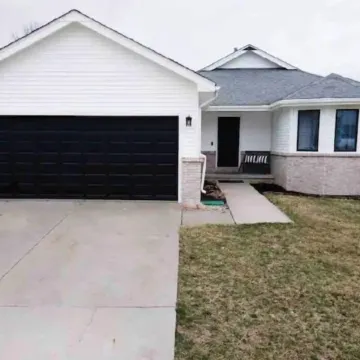 •Vibrant 4 bedroom house 2 king beds in Ankeny•