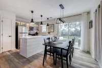 Pristine waterfront 3 bed/2 bath home. Great location between Savannah & Tybee!