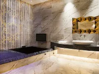Royal Group Motel Feng Shan Branch Hotels near Caoya Station