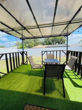 “Relax & Beach Vibes – Minutes to Siesta Key” Отели рядом с достопримечательностью «Селери Филдс»