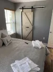New 1 bed 1 bath luxury apt near downtown/Beach