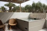 Cavo Marelia - Hot Tub