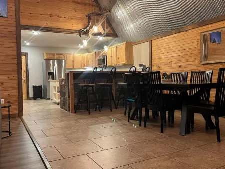 15 minutes from Fort Leonard Wood-rustic A-frame nestled on 5 acres