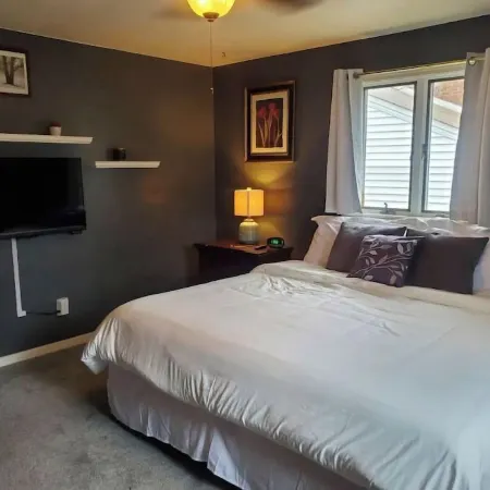 Spacious 3Br/2BA 20 Min from Niagara Falls & the Buffalo Bills Stadium