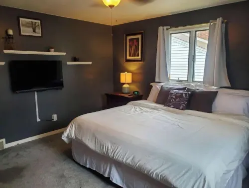 Spacious 3Br/2BA 20 Min from Niagara Falls & the Buffalo Bills Stadium