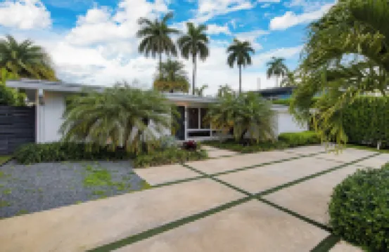 Luxury Waterfront Home w/ Pool, Hot Tub & Dock Near Las Olas Gulfstream