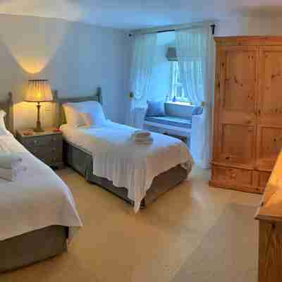 Ingleby Manor - South Front Rooms