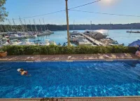 옴이살의 루프탑 테라스가 있는 아파트먼트 오미살즈 호텔