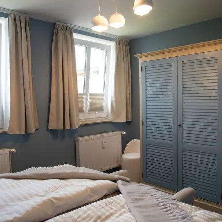 Newly Renovated: 2-Room Apartment in Villa District - Close to the Train Station
