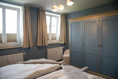 Newly Renovated: 2-Room Apartment in Villa District - Close to the Train Station