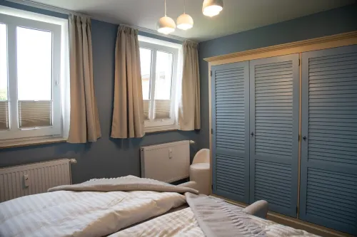 Newly Renovated: 2-Room Apartment in Villa District - Close to the Train Station