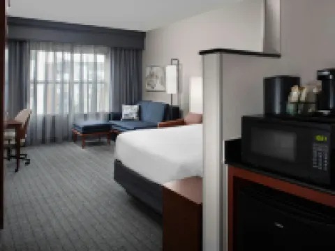 คอร์ทยาร์ดบายแมริออท เรดดิ้ง ไวโอมิสซิง โรงแรมในไวโอมิสซิง