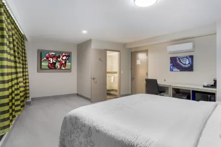 Red Roof PLUS+ Brooklyn - Flatbush Ave Отели рядом с достопримечательностью «Бруклинский ботанический сад»