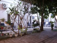 Jazz Room Kampung Inggris Syariah Hotels in Pare