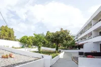 Nikos Bnb