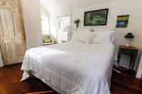 Sunnybrook House - 5 bedroom antique home in landscaped wooded grounds. Các khách sạn ở West Brookfield