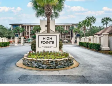 Premier Host 5 Star  Poolside Condo,Sleeps 8,Beach Bar,Pickleball,Lagoon Pool