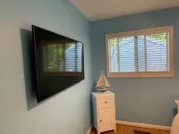 10 minutes to Ocean/beaches, stylish, inviting home on a quiet tree-lined street