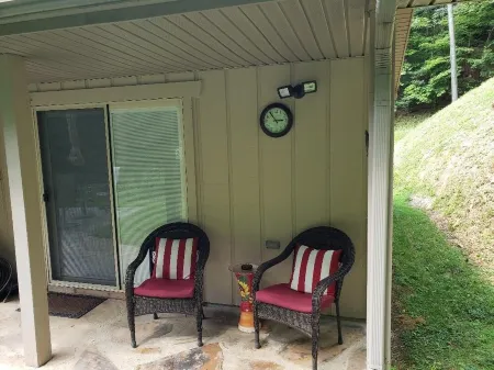 Dog Friendly Moonfall Cottage Gatlinburg